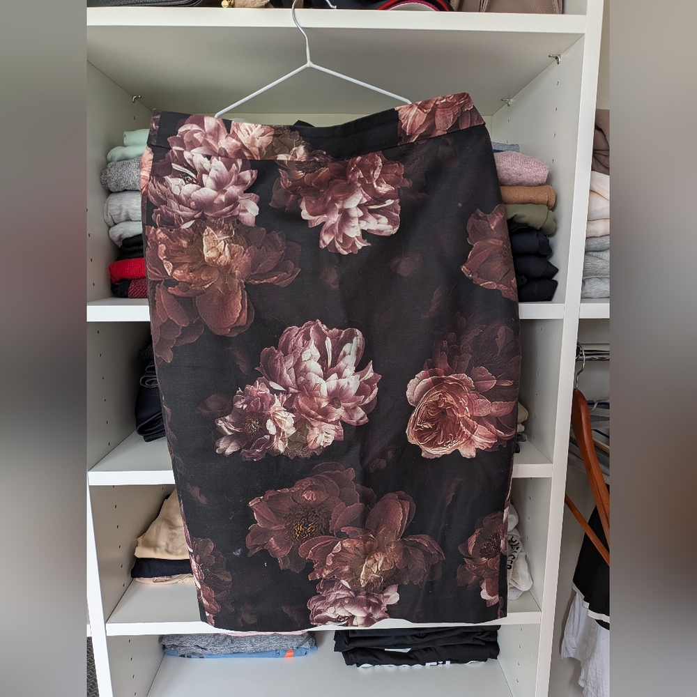 RW&CO. Black and Pink Floral Pencil Skirt